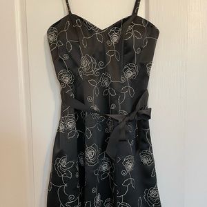 WHBM - cocktail dress - black & white floral - size 8
